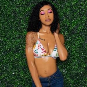 Meet your Posher, Timia